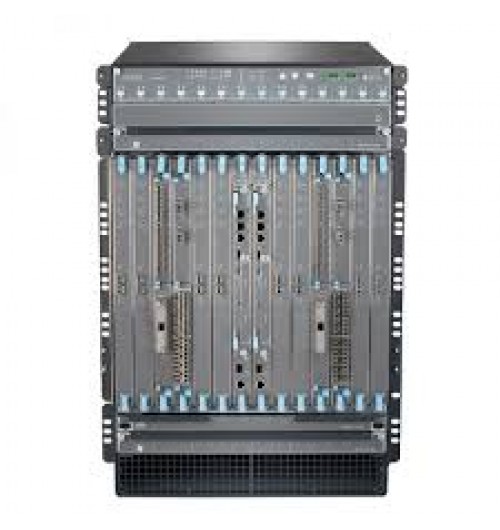 SRX5800 Configuration 1 includes chassis, midplane, SRX5K-RE-1800X4, 2xSRX5K-SCBE, 2xAC HC PEM, 2x HC fan tray, SRX5K-SPC-4-15-320,SRX5K-MPC, and SRX-MIC-10XG-SFPP, Supported by Junos 12.1X47-D15 onwards, TAA